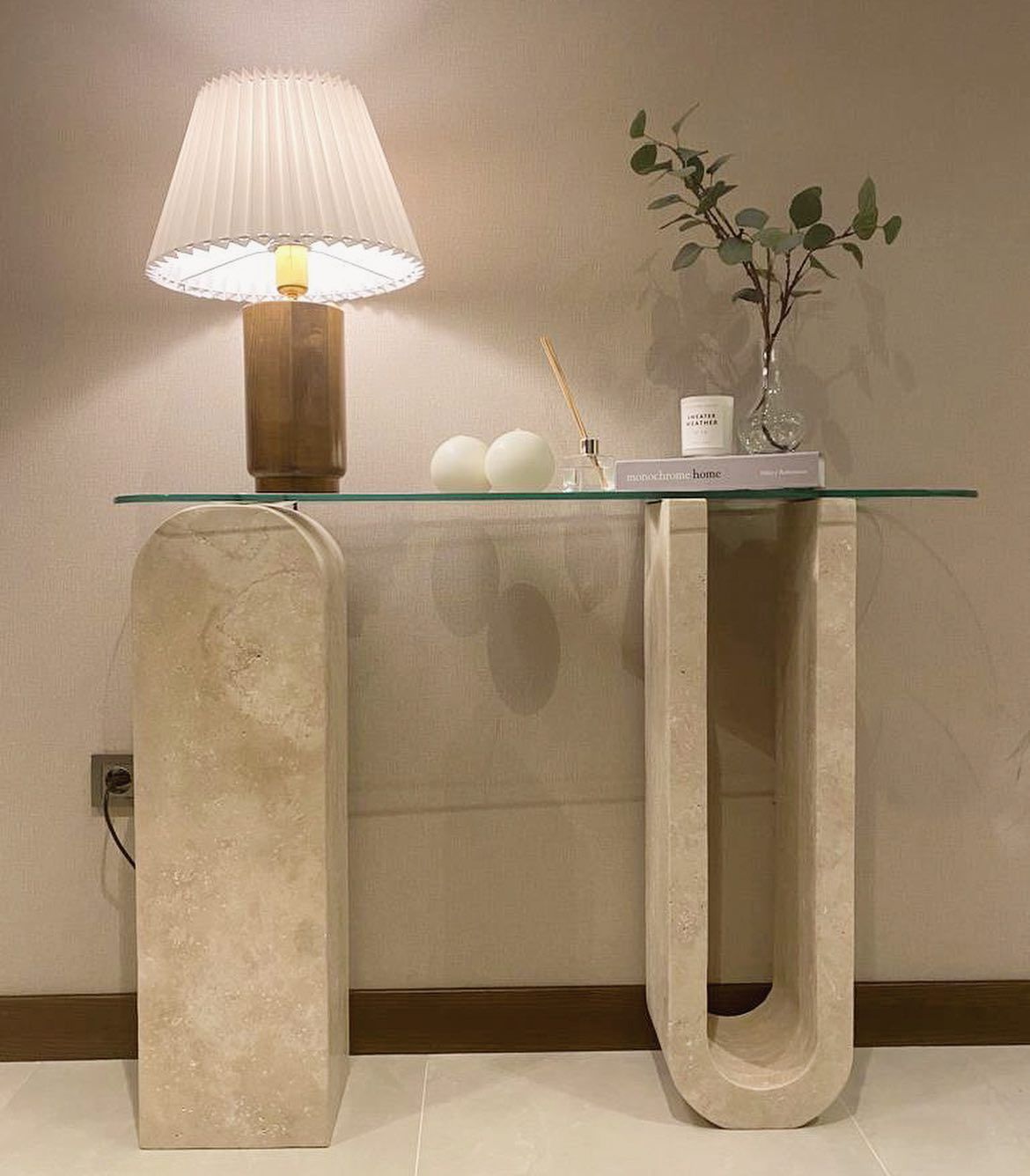 Arte Marble Traverten Blok Ayaklı Cam Dresuar